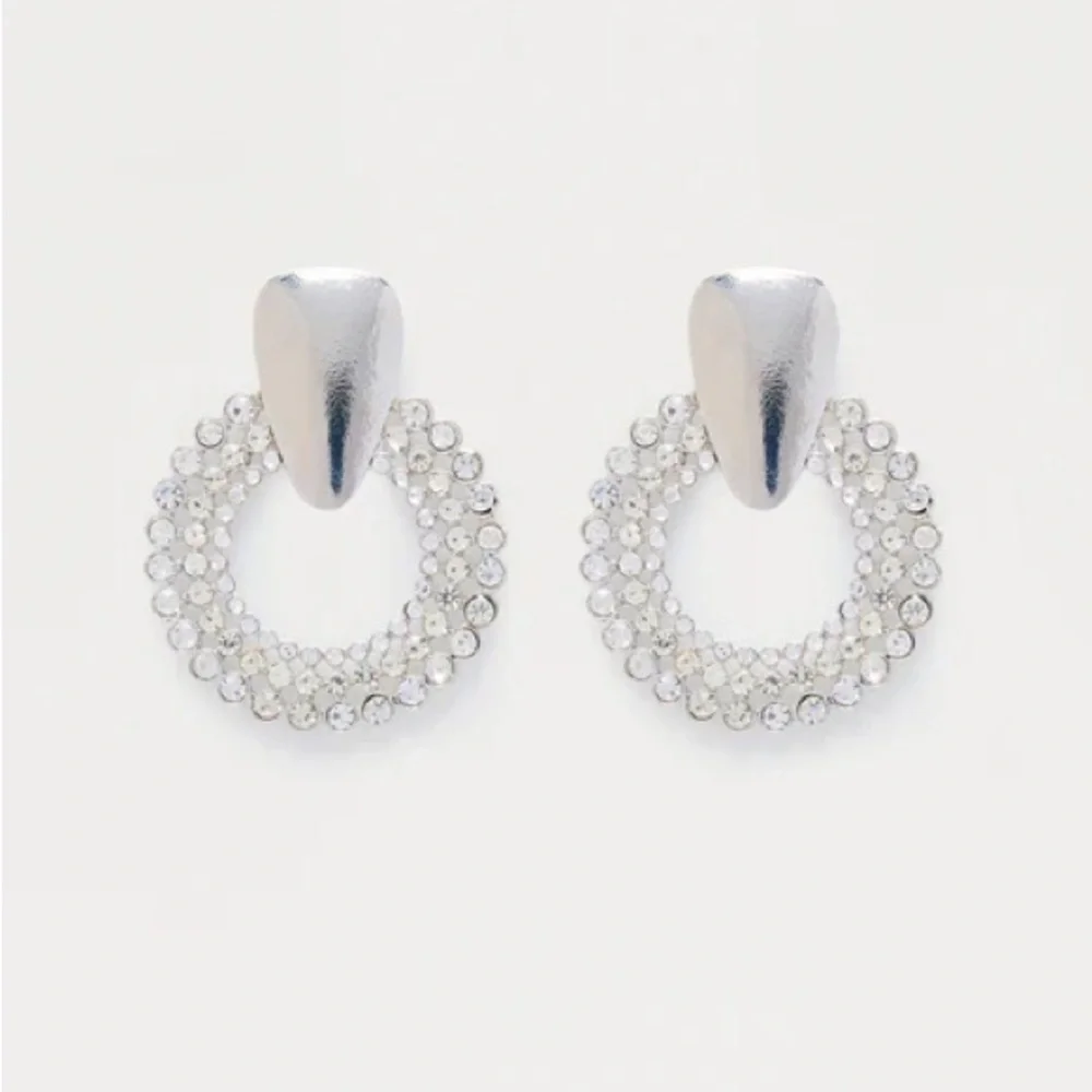 Frosted Fairytale Statement Hoop Drop Earrings NEW 🏷️